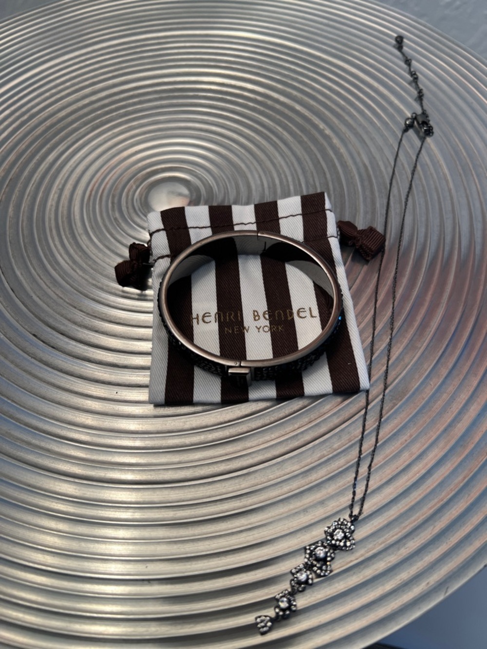 HENRI BENDEL NWOT BLACK ROCKS & GUNMETAL BRACELET & COORDINATING NECKLACE - Picture 13 of 14